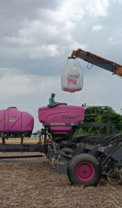 Leia mais sobre o artigo UM EM CADA QUATRO BRASILEIROS QUE TRABALHAM, TRABALHA NO AGRO
